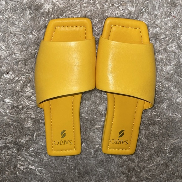 Frank Sarto Bordo Yellow Slides/Sandal Size 7M NWOB - Picture 3 of 7